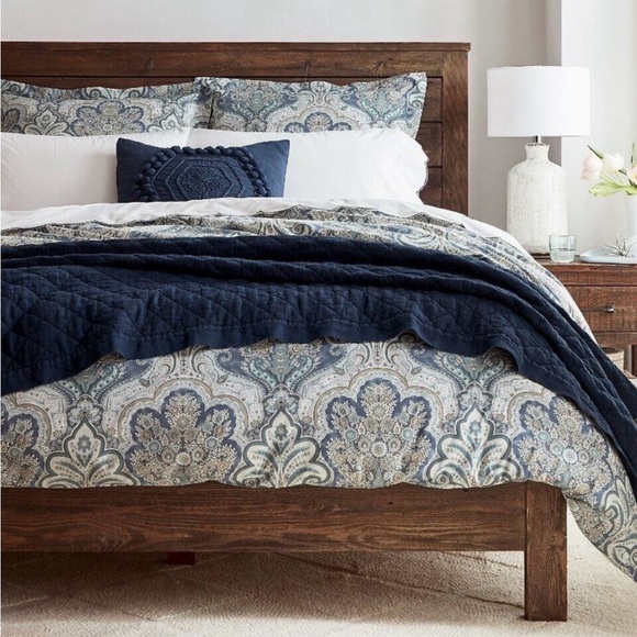 Pottery Barn Blue and White Damask Duvet Cover - Picture 1 of 6
